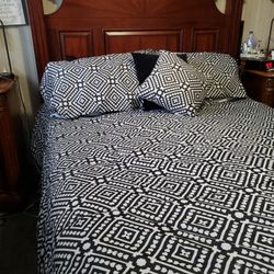 Queen Wood Bed FRAME,DARK CHERRY,NICE