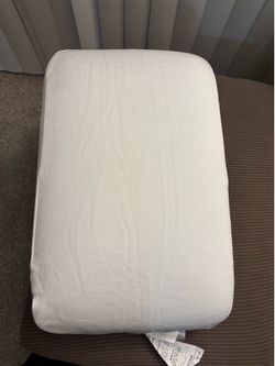 Casper pillow new without box