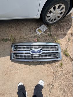 2010-14 FORD F150 PLATINUM GRILLE OEM