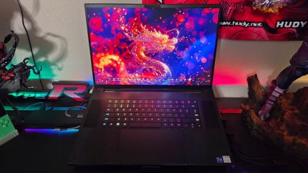 2023 Razer Blade 18 i9-13980HX 4090 33GB 5600mhz 2TB SSD Win 11 Excellent Condition