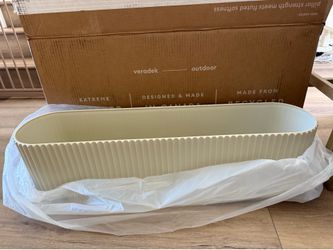 Brand New Veradek Outdoor 36” Sandstone Railing Planter Box