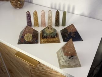 4 Pyramids and 6 Pointer Wands 