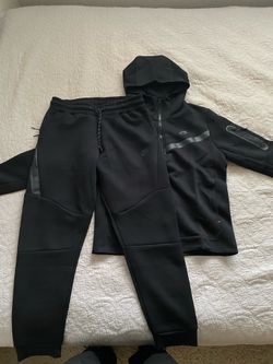 Black Nike Tech (BEST OFFER)