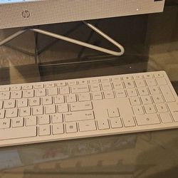 TOUCHSCREEN HP Desktop With Keyboard & Wireless Mouse