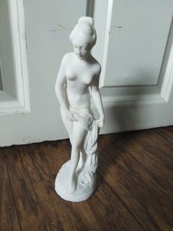 Venus Bathing Sculpture 