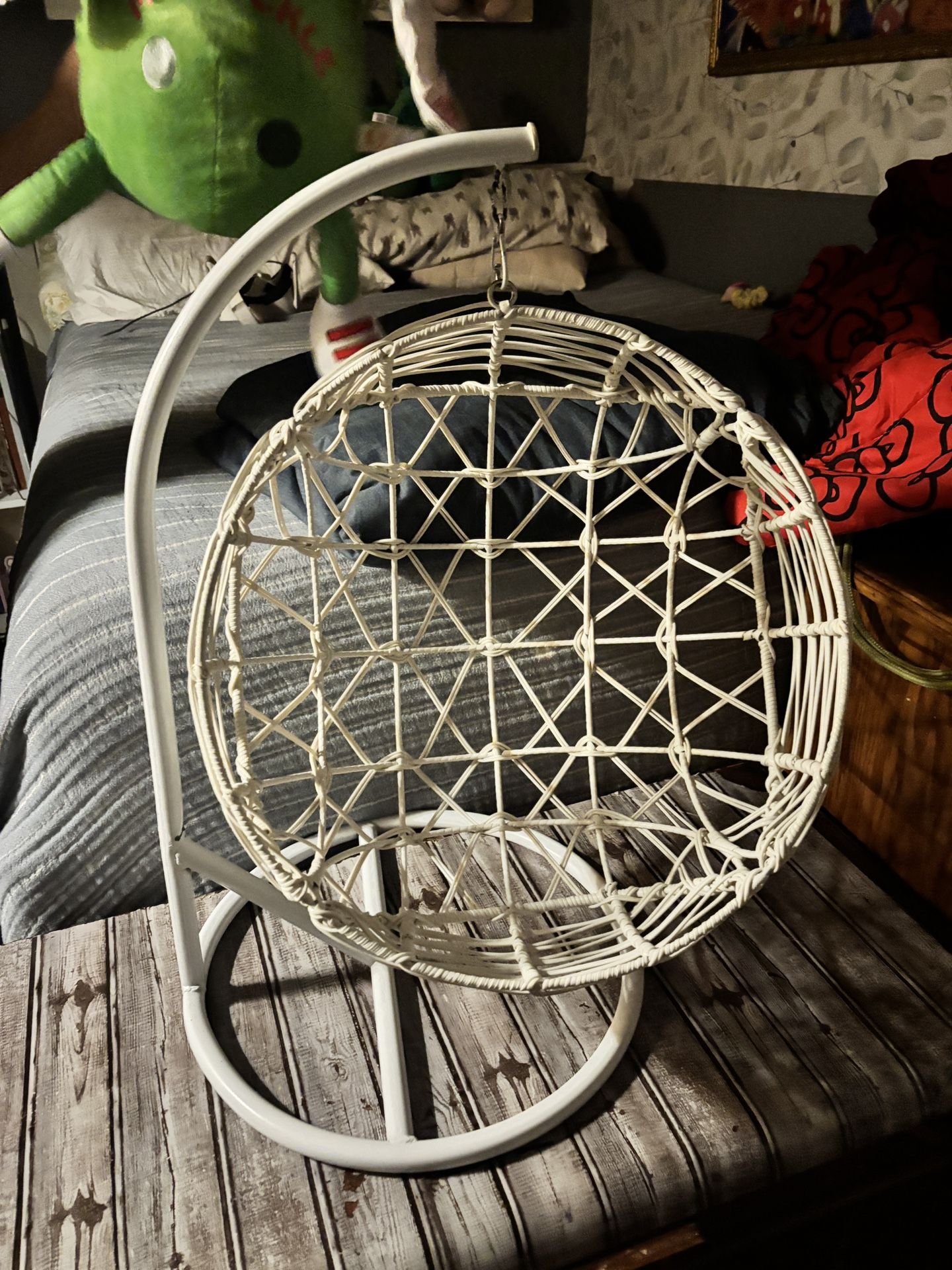 Metal Rattan Wicker Floating Swinging White Egg Pet Cat Chair Bed
