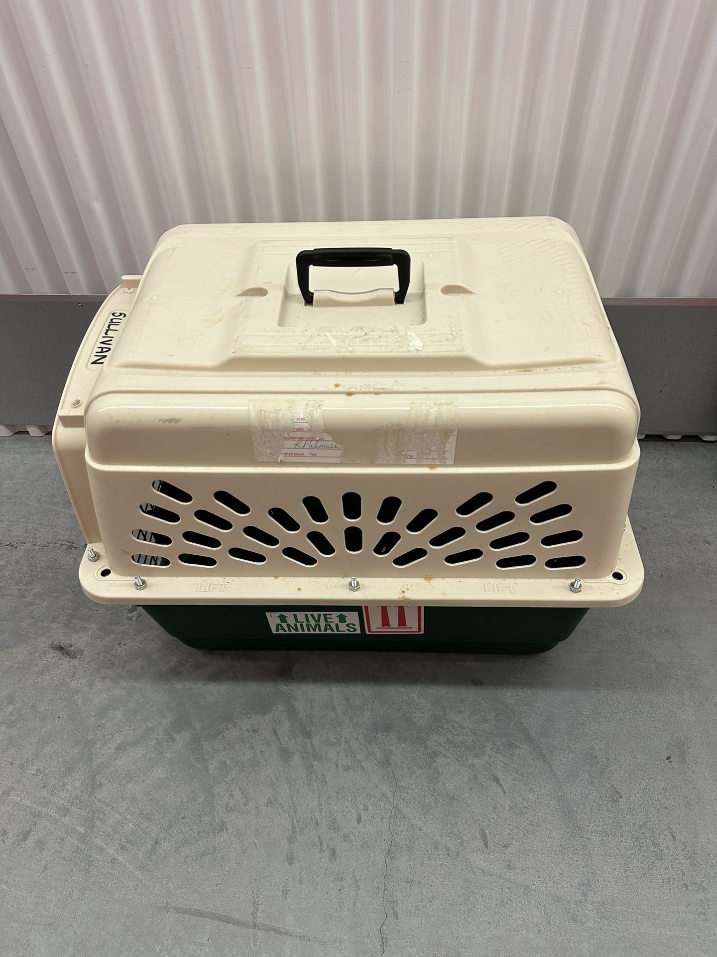 DOG CRATE MEDIUM 