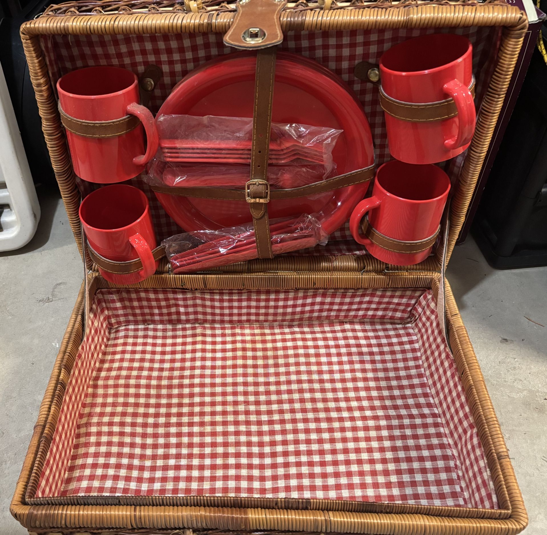 Picnic Basket With Utensils
