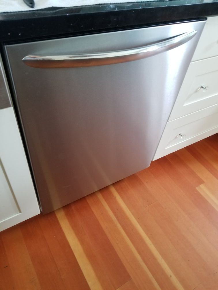 Frigidaire gallery dishwasher for Sale in Snohomish, WA OfferUp