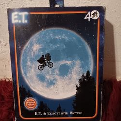 ET And Elliot With Bicycle Neca Figure