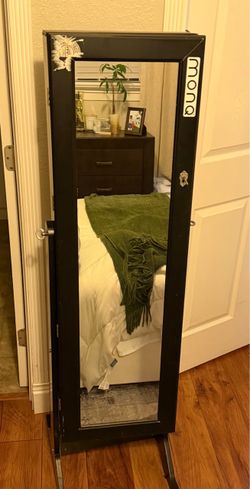 Standing Jewelry Armoire w/mirror