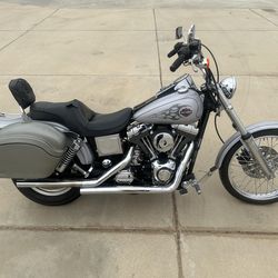 2002 Harley Davidson dyna Wide Glide.