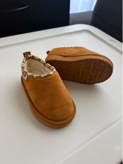Pawz Slip on Boot. Toddler size 4