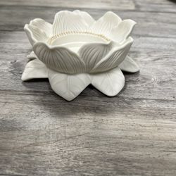 PARTYLITE Magnolia Lotus Flower Blossom Pillar Candle Holder P7369 without Box