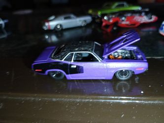 Plymouth cuda 440 diecast toy
