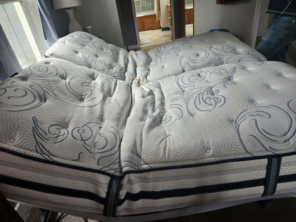Tempurpedic King Sized BeautyRest Adjustable Bed for Sale in Everett