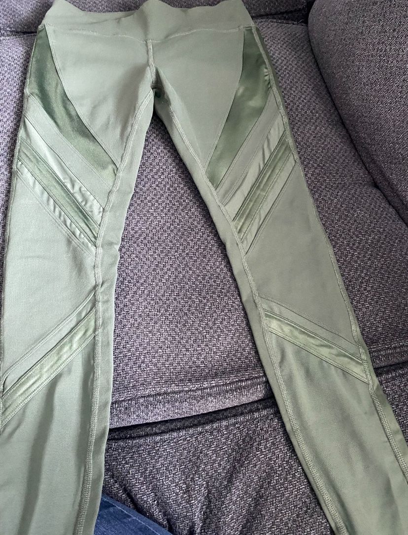 Alo Leggings