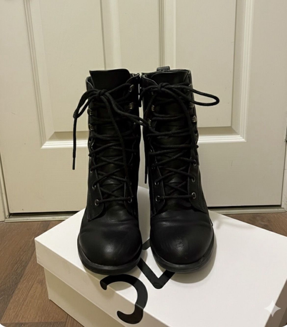Women’s Black boots By American Rag(size 8) Pick up🛒 In Bellevue) *Check out my Other Posts 🎁