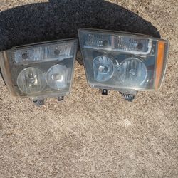 2007 Chevy Tahoe Original Headlight 