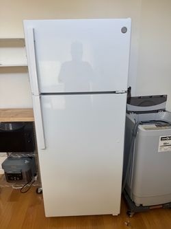 GE Top-Freezer Refrigerator White