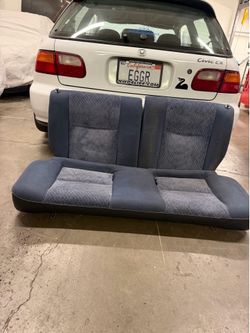 Eg palmy blue seats with seatbelt