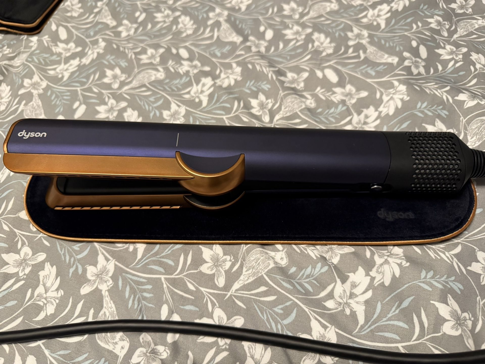 Dyson Airstrait™ straightener