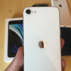 IPhone SE Unlocked with Warranty 😊
