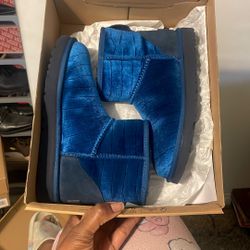 Womens Girls Uggs Size 5.5 