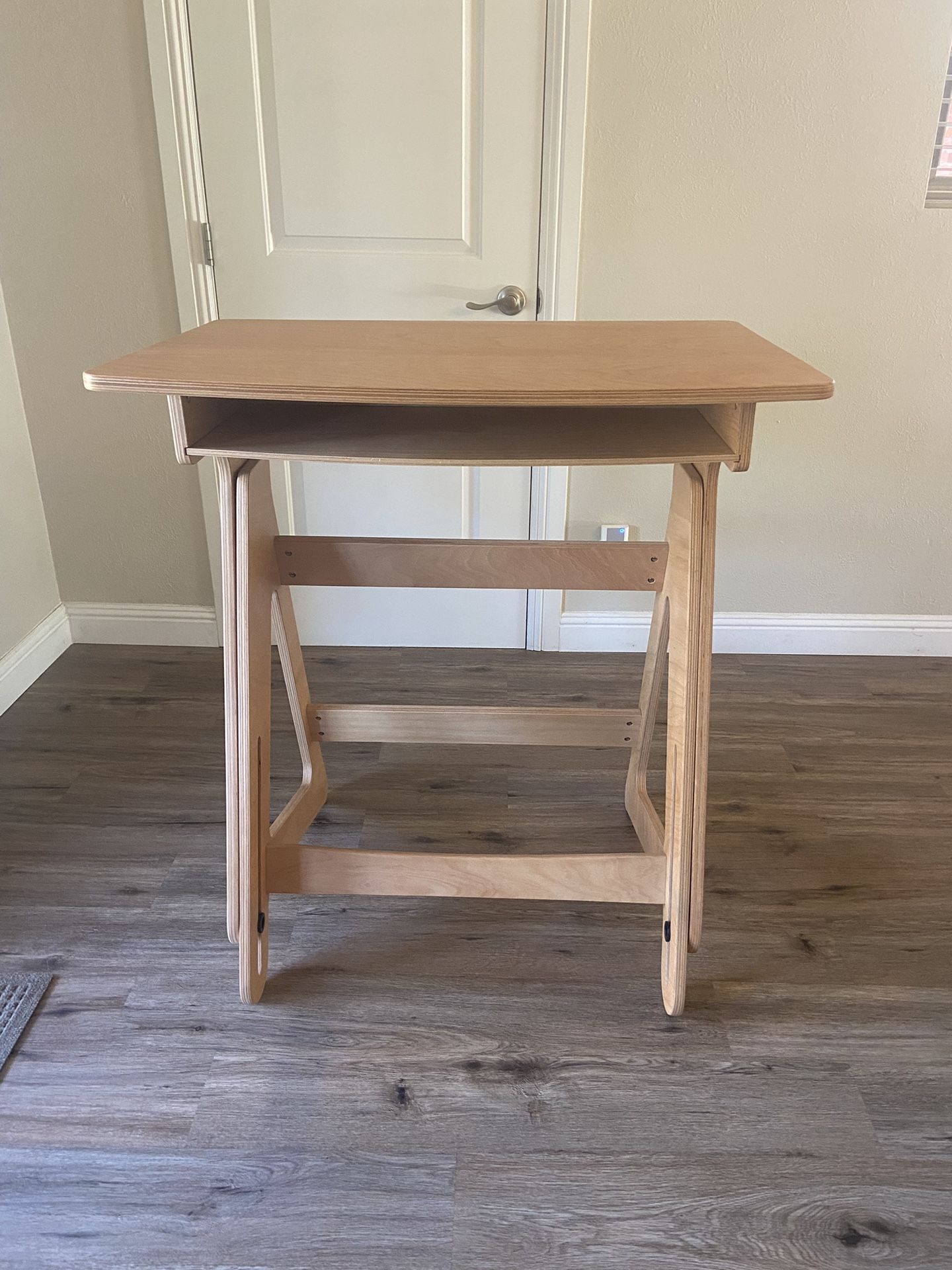 Fully Jaswig Nomad Standing Desk