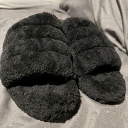 Ugg Woman Slippers Size 8 Great Condition 