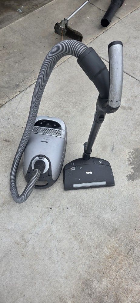 Miele Capricorn Vacuum Cleaner Powerbrush