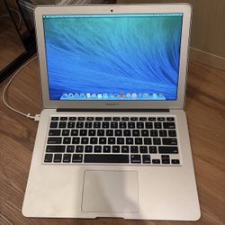 Apple Macbook Air 13” Like New 