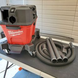 Milwaukee M18 FUEL 6 Gallon Wet / Dry Vacuum / Blower w/ Filter Hose and Accessories 0910-20