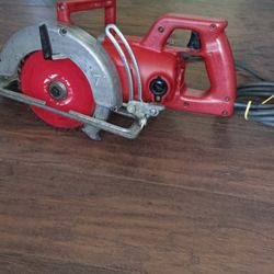 Milwaukee  6377  15A   7 1/4" Worm Drive Saw  In Excellent Condition Like New 