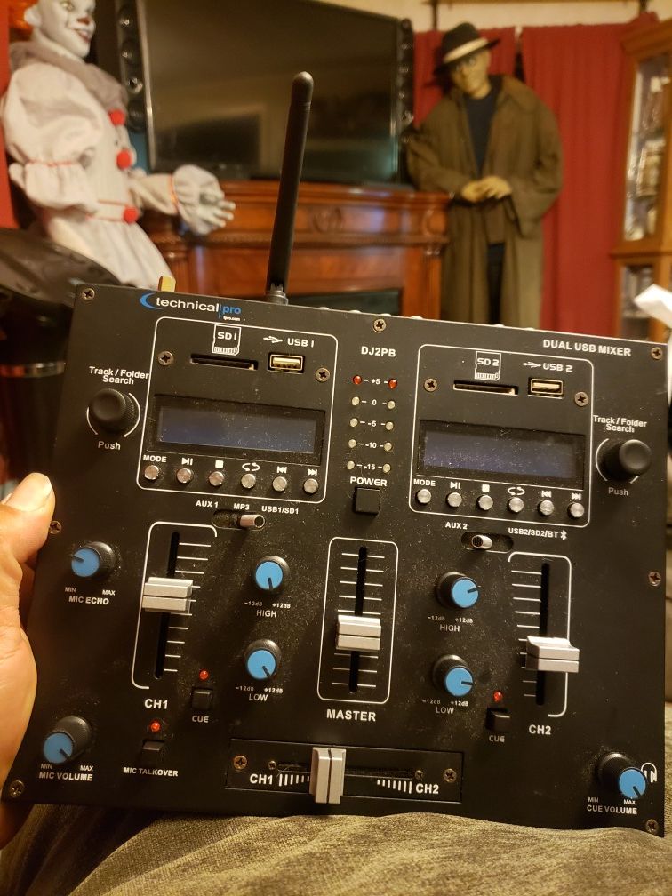 DJ spinner