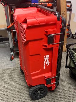 Milwaukee PACKOUT Rolling Tool Box