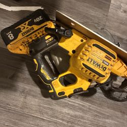 20V MAX Cordless 6.5 in. Sidewinder Style Circular Saw