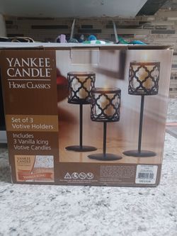 NEW  CANDLE  SET .