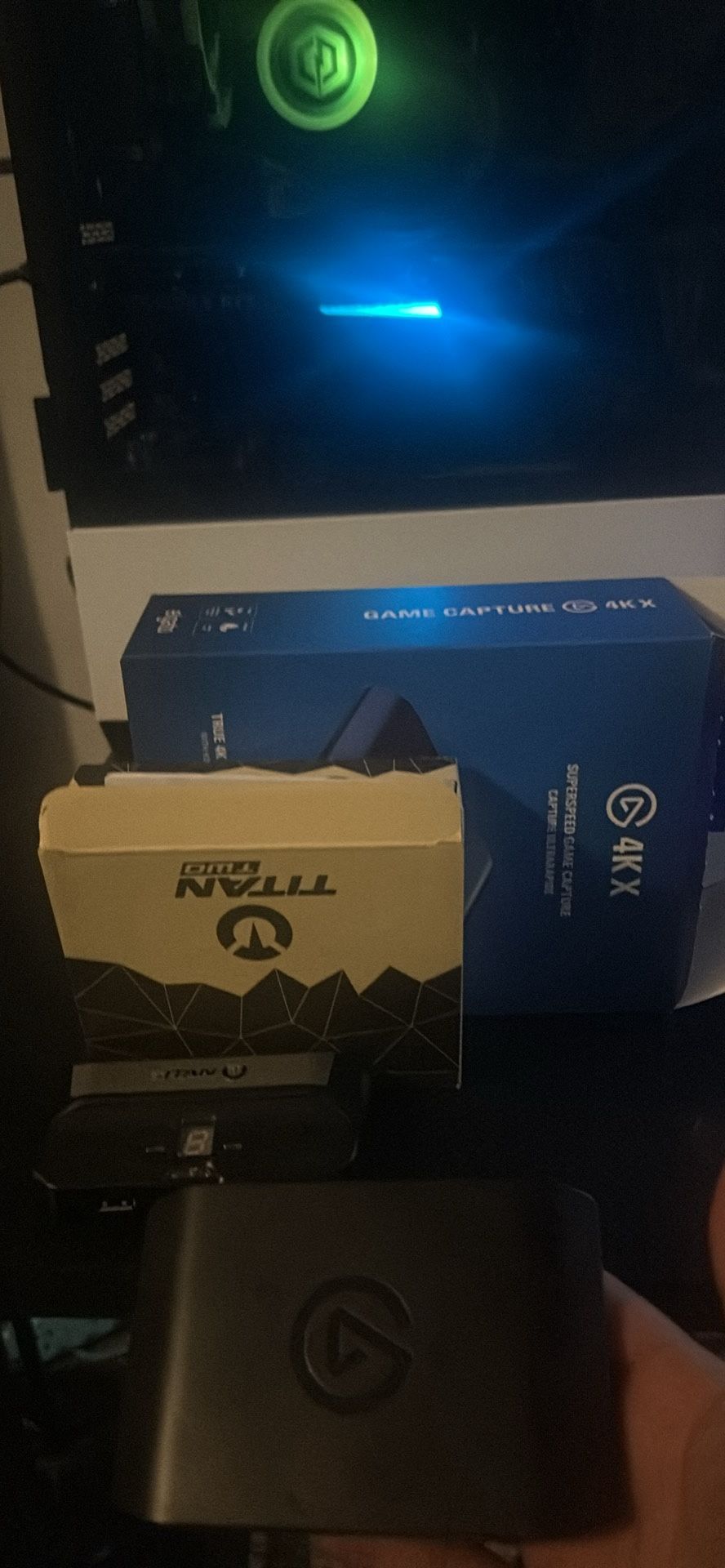 Titan 2.0 Programmable Device , Elgato 4kx Capture Card