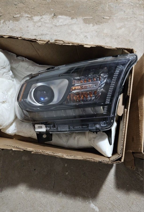 16-21 Dodge Durango Passenger Headlight 