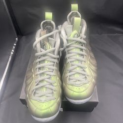 Nike Air Foamposite One “Legion Green” – Size 10.5 (Women’s 10.5 / Men’s 9)