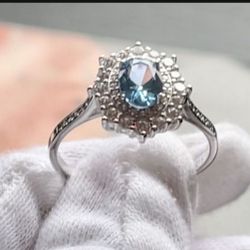 Solid 925 Sterling Silver  Delicate Blue Topaz Ring Size 8