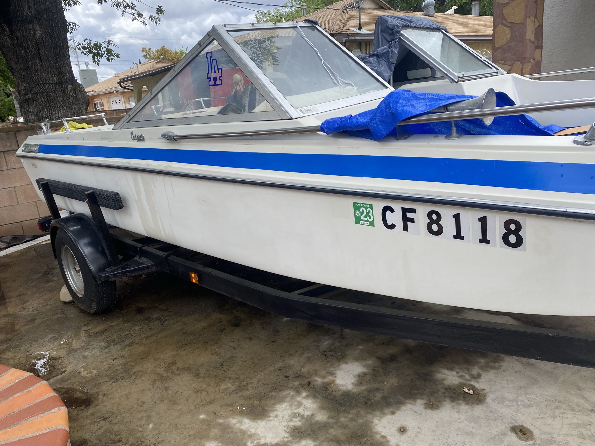 17 Foot Project Boat With Clean Trailer Hitch 