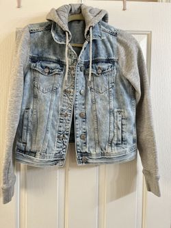 Aeropostale Woman’s Denim Light Wash Jean Jacket, Size Small