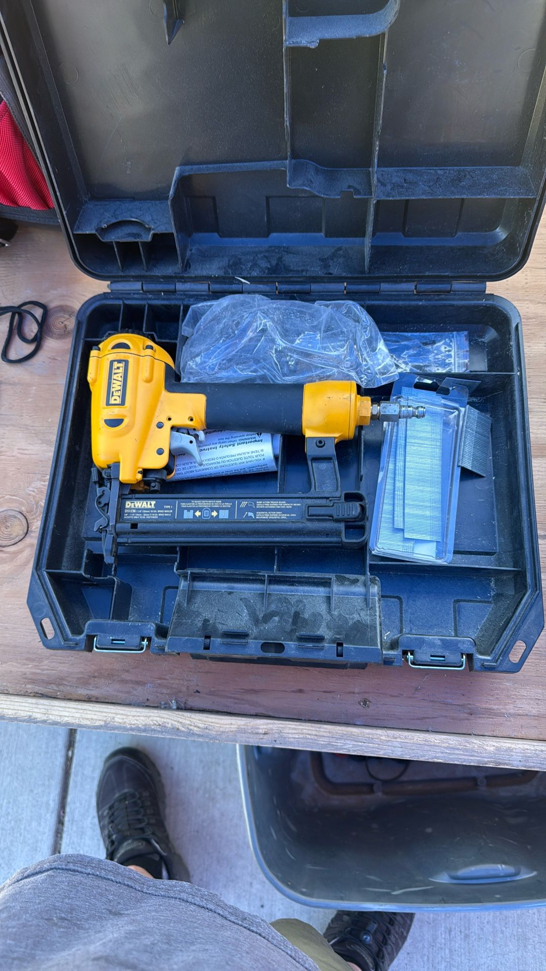 DeWalt air finish nailer 18 gauge
