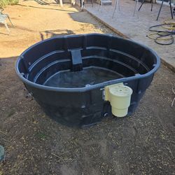 Rubbermaid 300gal Stock Tank