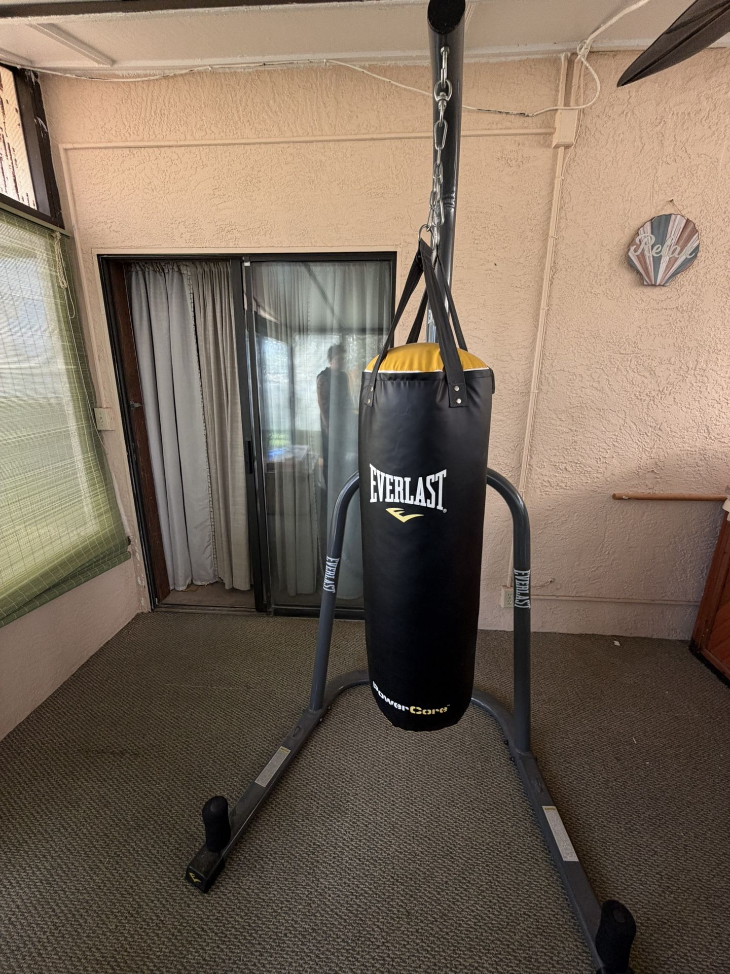 Everlast Heavy Bag And Stand