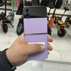 Galaxy Z Flip 4 5G Unlocked 128GB $379 Cash Or Card!!