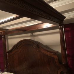 nice bed a dresser 