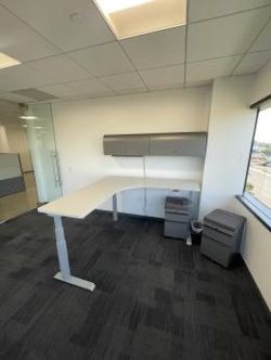 Knoll Office L HAT (Height Adjustable Tables) with 2 mobile peds